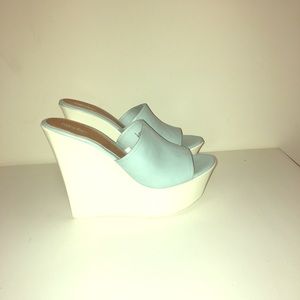 Beautiful Mossimo wedges. (Narrow) size 9.